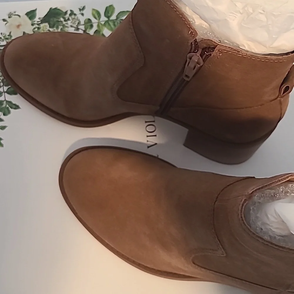 NWT Chelsea & Violet - Tan Suede Booties  size 7m - Picture 3 of 3